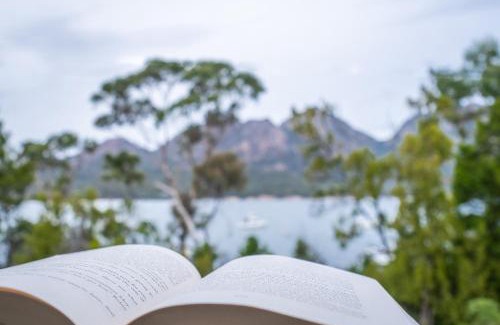 Coles Bay Ski Chalet | Accessible Freycinet Cottage 2 – Family-Friendly Retreat