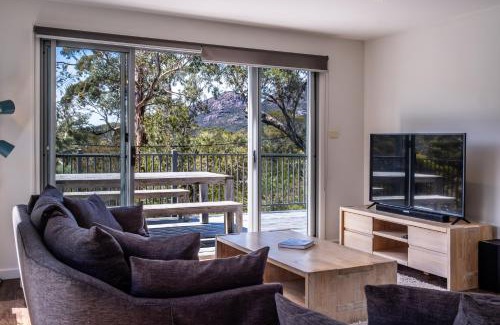 Coles Bay House | Freycinet Haven- 4-bedroom house at the edge of the National Park & great views of the Hazards!