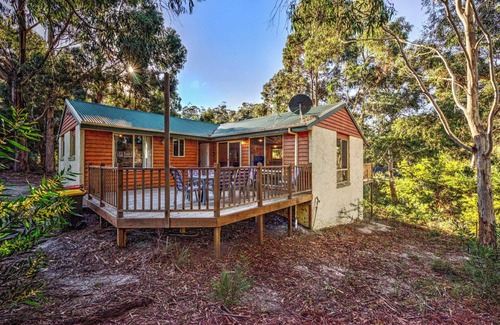 Coles Bay House | Nature Retreat: Free WiFi, Wood Fire & Oceanfront Views