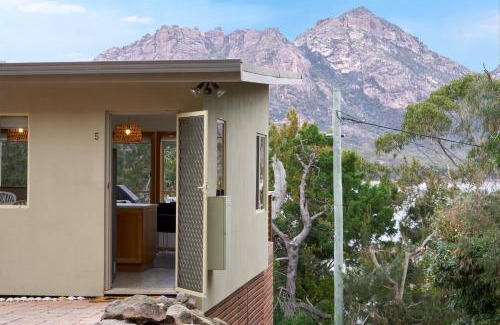 Coles Bay House | Freycinet Sanctuary: 4-Star Family-Friendly Retreat