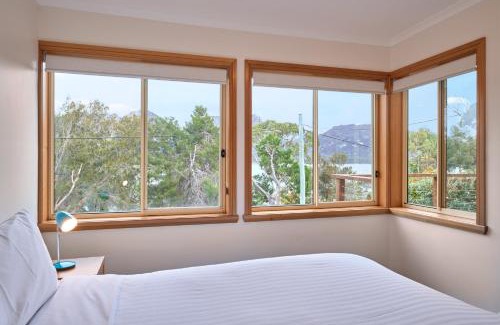 Coles Bay House | Freycinet Sanctuary: 4-Star Family-Friendly Retreat