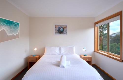 Coles Bay House | Freycinet Sanctuary: 4-Star Family-Friendly Retreat