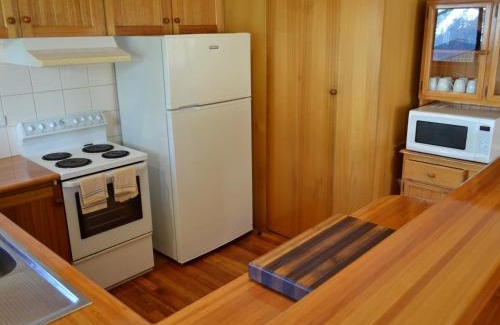 Coles Bay House | Relaxing Freycinet Sands: 4-Star Family-Friendly Escape