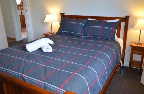 Coles Bay House | Relaxing Freycinet Sands: 4-Star Family-Friendly Escape