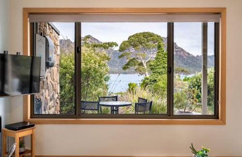 Coles Bay Villa | Delightful Freycinet Stone Studio 3 - Feldspar Experience