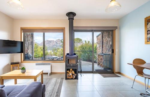 Coles Bay Apartment | Delightful Freycinet Stone Studio 4 with Family-Friendly Amenities