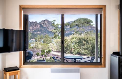 Coles Bay Apartment | Delightful Freycinet Stone Studio 4 with Family-Friendly Amenities
