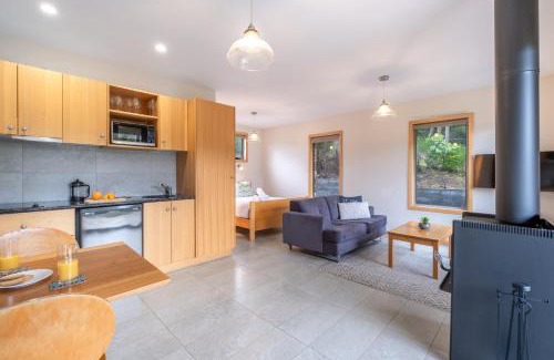 Coles Bay Apartment | Delightful Freycinet Stone Studio 4 with Family-Friendly Amenities