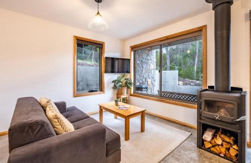 Coles Bay Apartment | Oceanfront Freycinet Stone Studio 8 - Family Friendly Retreat