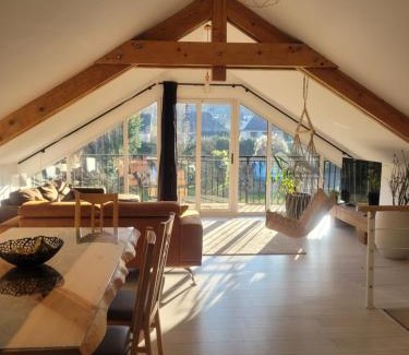 Bievres Apartment | Inviting House with Garden: Family-Friendly Retreat