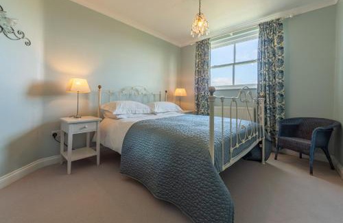 Salthouse House | Family-Friendly Retreat at Fridays Barn - Book Your Stay!
