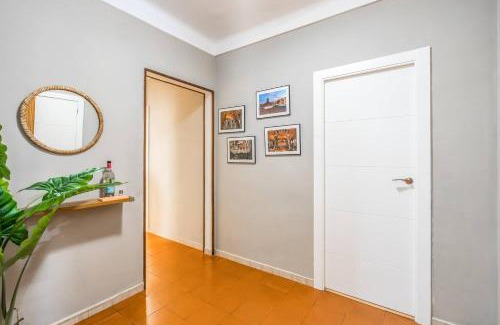 el Fort Pienc Apartment | Discover Arc De Triomf - Pet Friendly & Family Ready Stay