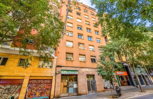 el Fort Pienc Apartment | Discover Arc De Triomf - Pet Friendly & Family Ready Stay