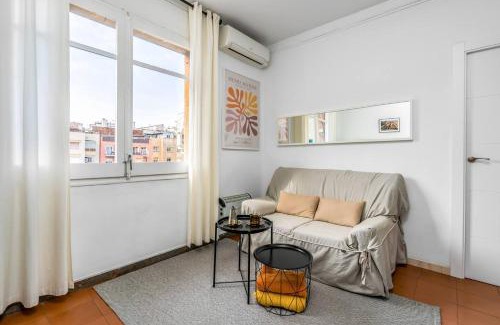 el Fort Pienc Apartment | Discover Arc De Triomf - Pet Friendly & Family Ready Stay
