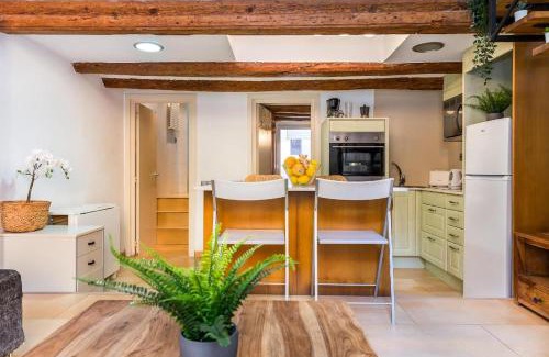 Poblenou Hotel | Stylish Beach Loft - Family & Pet Friendly Retreat