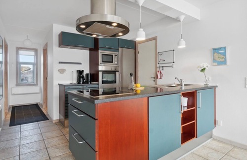 Hasle House | Fridhild: Oceanfront Retreat with Spa and Kitchen
