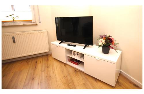Friedrichstadt Apartment | Modern Comfort in Friedrichs Stübchen - Family & Pet Friendly