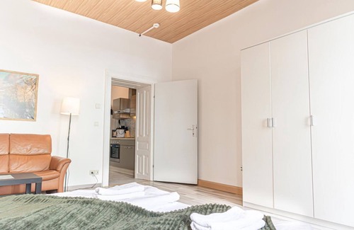 Meidling Apartment | Cozy 2BR Apartment Steps from U6 Station am Schöpfwerk