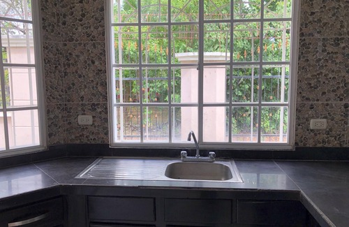 Nindiri House | Cozy 4-Bed House in Managua with Kitchen & Breakfast