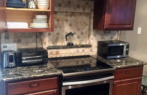 Historic Garderns House | Inviting Alamodome House - Steps to River Walk & Downtown