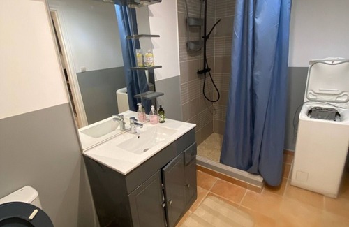 Aix-en-Provence Apartment | Serene Retreat 10 Minutes from the Rotunda, Child Friendly