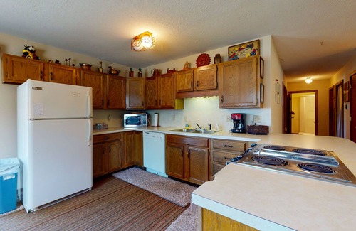Ponderosa Pines Cabin | Cozy Cabin with WiFi & Wood-Burning Stove Near Rio Grande