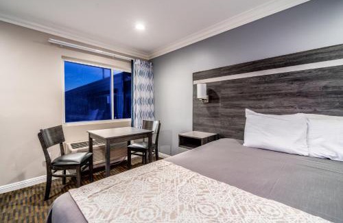 East Whittier Hotel | Cozy Retreat at Friendly Hills Inn with Oceanfront Views