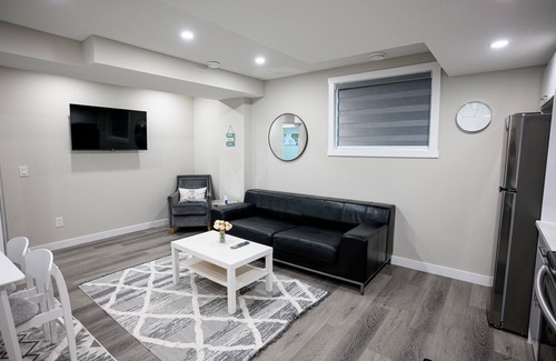 Symons Valley House | Cozy 2-Bedroom Basement with Full Kitchen & Child Friendly