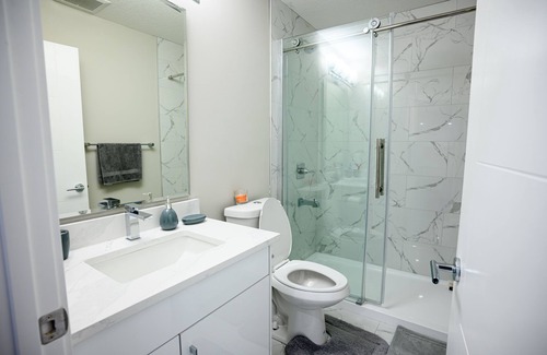 Symons Valley House | Cozy 2-Bedroom Basement with Full Kitchen & Child Friendly