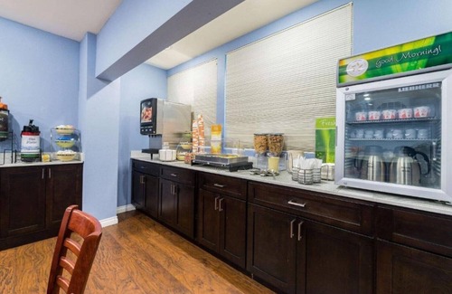 Lake Hills House | Welcoming Stay with Spa and Breakfast in Bellevue, WA