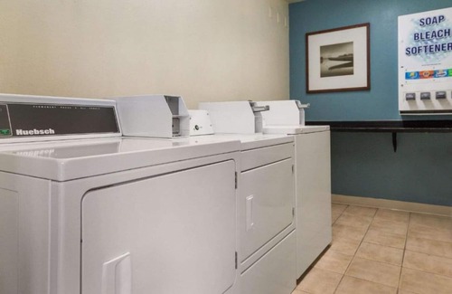 Lake Hills House | Welcoming Stay with Spa and Breakfast in Bellevue, WA