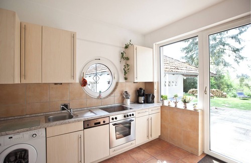 Stephanshausen House | Welcoming Vacation House with Piano & Ocean View Amenities
