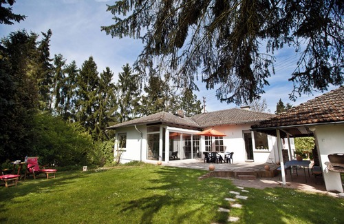 Stephanshausen House | Welcoming Vacation House with Piano & Ocean View Amenities