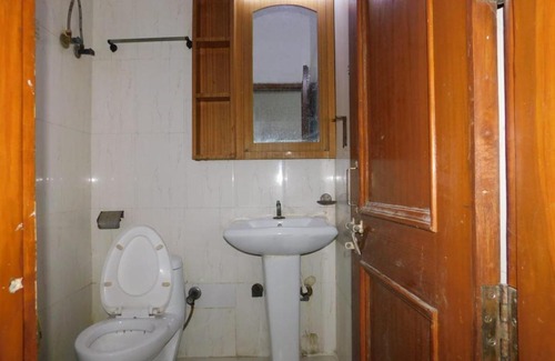 Baraula Hotel | Budget-Friendly Friends Home Stay with Breakfast & Child Care