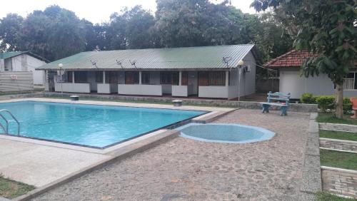 Kilinochchi Hotel | Discover Friends Paradise with Ocean View and Pool Access