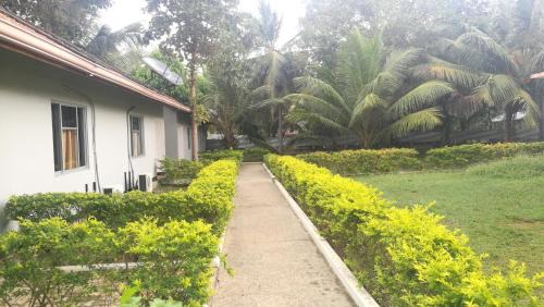 Kilinochchi Hotel | Discover Friends Paradise with Ocean View and Pool Access