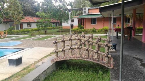 Kilinochchi Hotel | Discover Friends Paradise with Ocean View and Pool Access