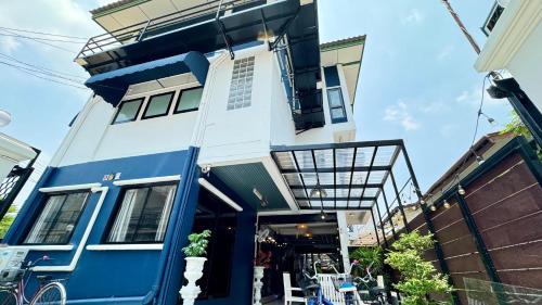 Sanam Pao House | Budget-Friendly Stay at FRIENDS@SaiLom with Family Amenities