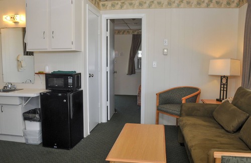 Old Orchard Beach Hotel | Oceanfront Suites at Friendship: Rated 9/10 with Pool & Breakfast