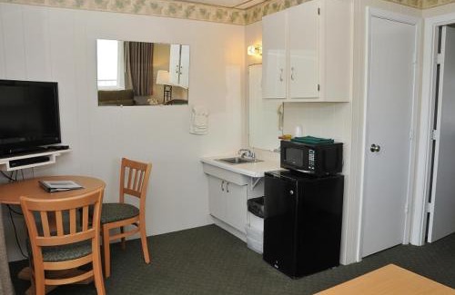 Old Orchard Beach Hotel | Oceanfront Retreat at Friendship Oceanfront Suites