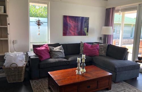 Makkum House | Oceanfront Retreat at Friesche Zusje, Pet-Friendly Comfort