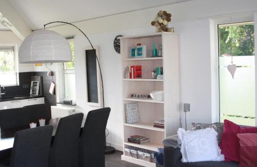 Makkum House | Oceanfront Retreat at Friesche Zusje, Pet-Friendly Comfort