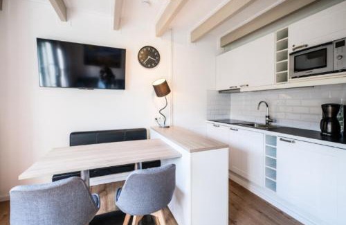 Ameland Ski Chalet | Discover De Friese Antillen: Ocean View & Pet Friendly Stay