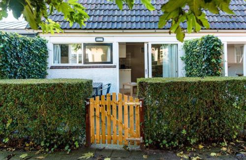 Ameland Ski Chalet | Discover De Friese Antillen: Ocean View & Pet Friendly Stay