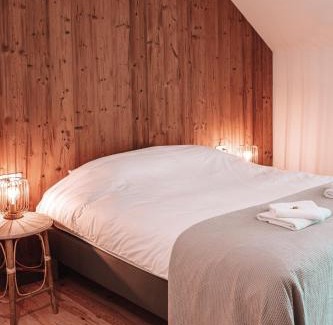 Sneek Bed & Breakfast | Kid-Friendly Retreat at Friese Hoeve Sneek - 8.2/10 Rating