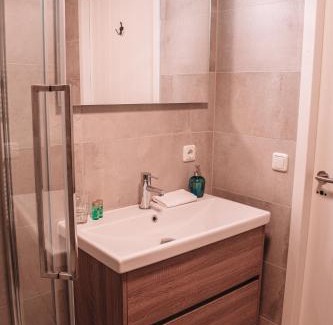 Sneek Bed & Breakfast | Kid-Friendly Retreat at Friese Hoeve Sneek - 8.2/10 Rating