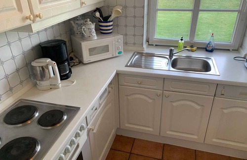 Norderhafen Cottage | Friesenhof am Deich: Pet-Friendly Ocean View Retreat