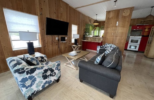 Cherokee House | Oceanfront Frigate House with Pool on Casaurina Beach