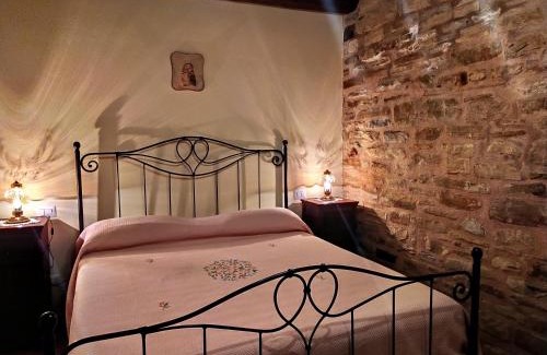Parchiule House | Inviting Frigino Agriturismo with Pool & Pet-Friendly Stay