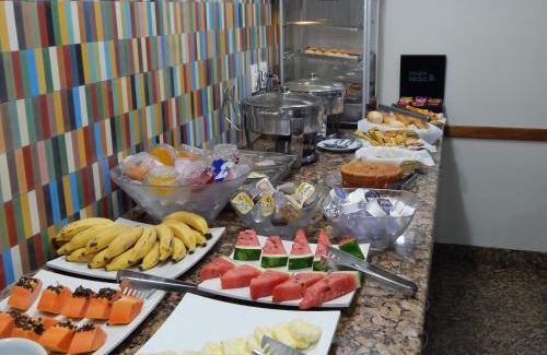 Floresta Hotel | Frimas Hotel: Family-Friendly Stay with Kitchen & Breakfast